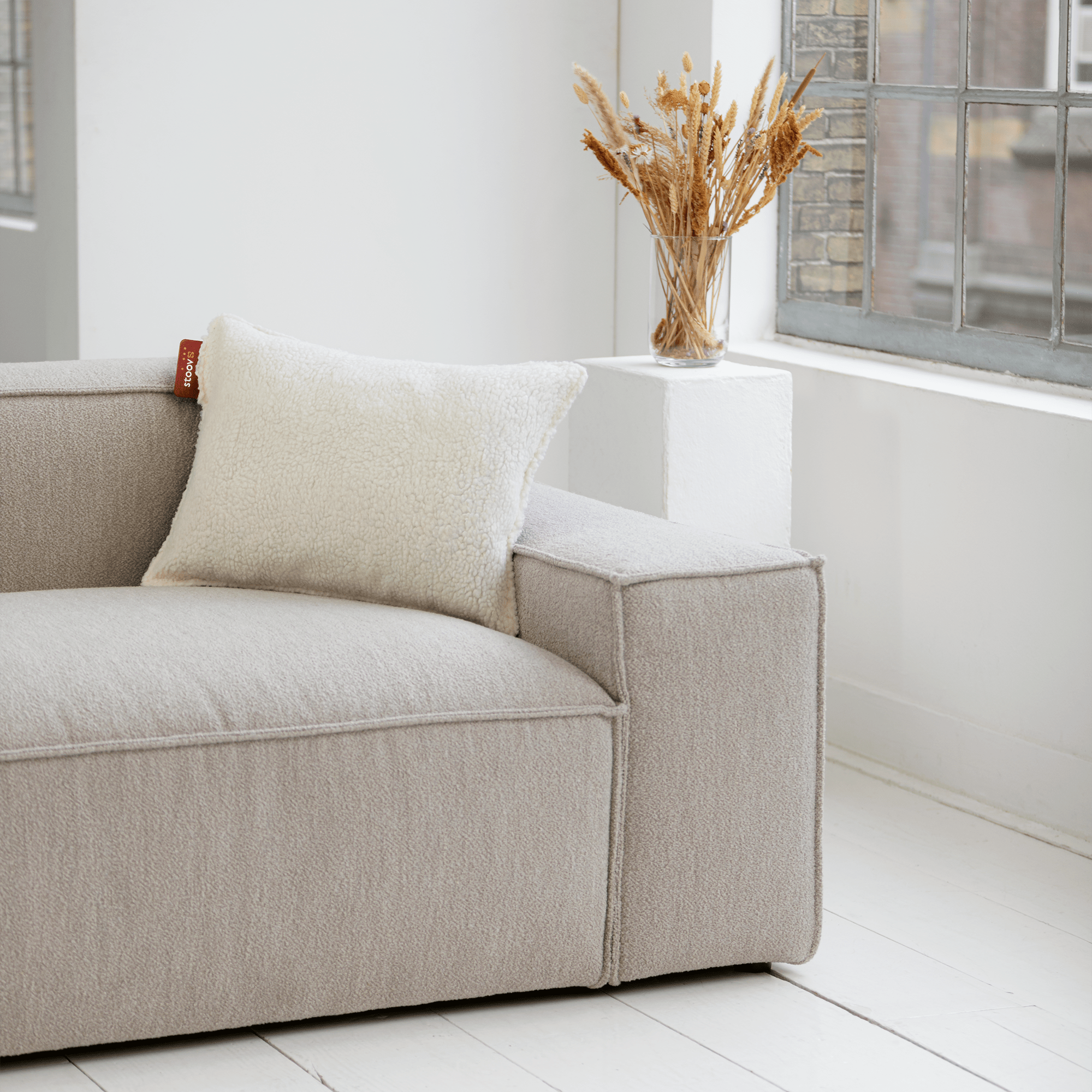 #color_off-white-grey