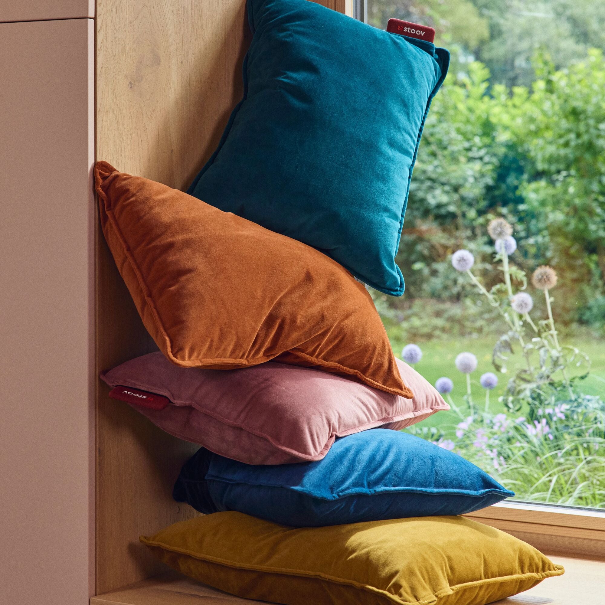 #color_ocher-yellow #color_terracotta-orange #color_petrol-green #color_soft-pink #color_midnight-blue
