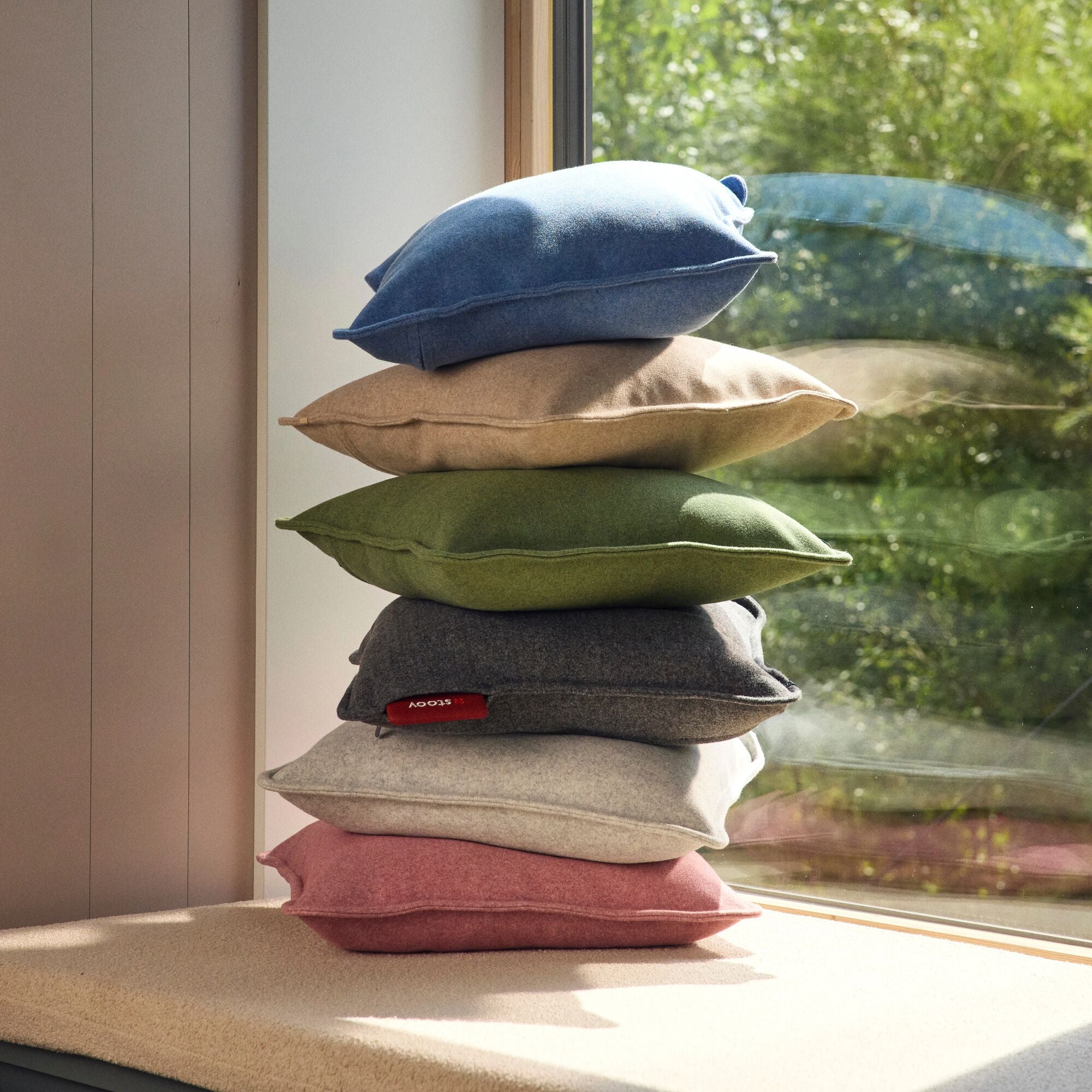 #color_soft-beige #color_mid-green #color_soft-pink #color_mid-blue #color_grey #color_light-grey
